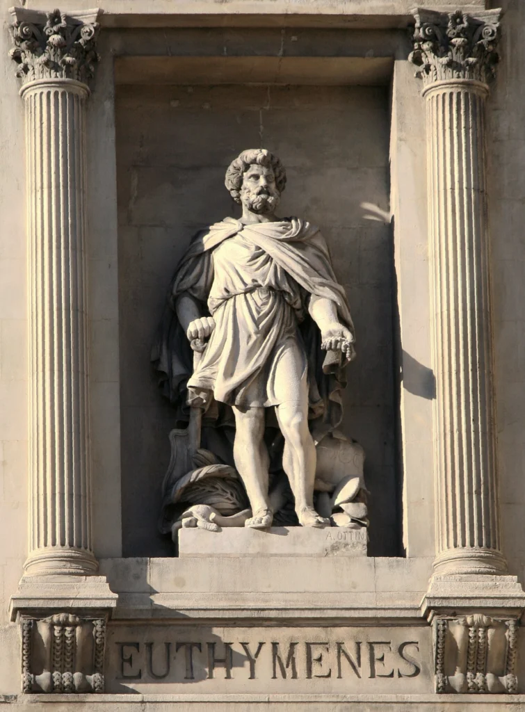 Statue d'Euthymènes réalisée par Auguste Ottin sur la façade du palais de la Bourse à Marseille.Photo:Rvalette — CC BY-SA 3.0